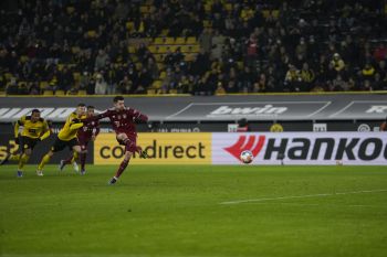 Dwa gole Lewandowskiego w Der Klassiker! Wymiana ciosów w Dortmundzie, ale Bayern wygrał z Borussią 7. mecz z rzędu!